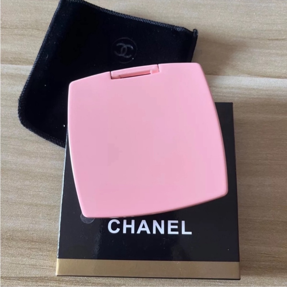 Chanel Pink Compact Makeup Case - Picture 9 of 16